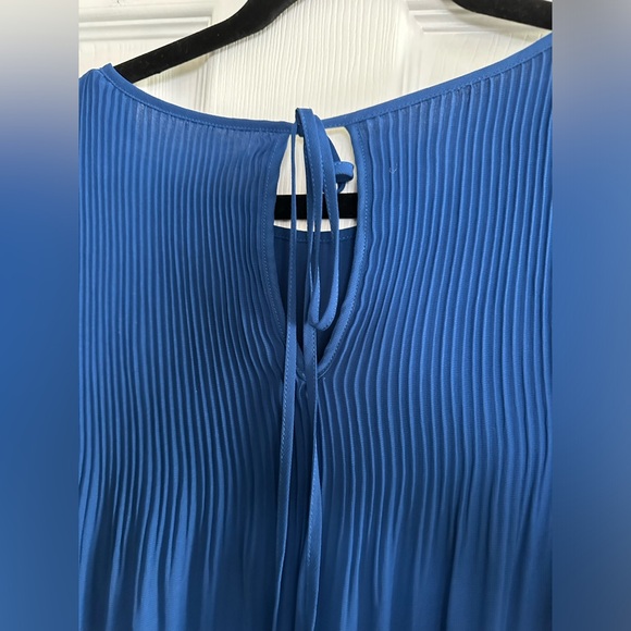 Never Worn Tank Top - Picture 5 of 6